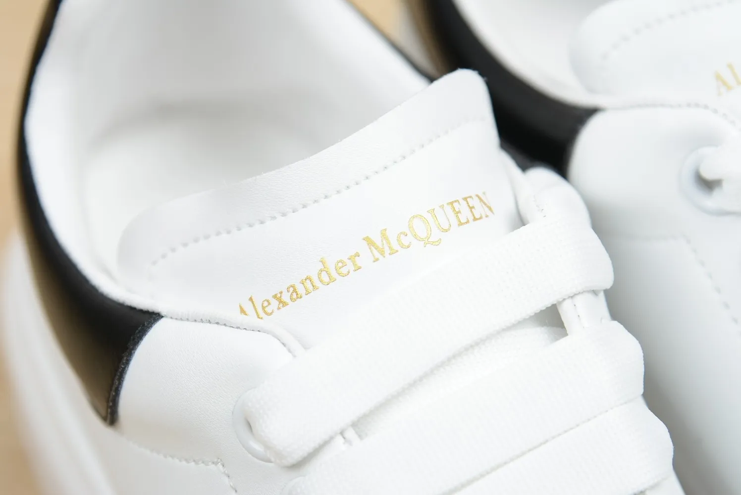 👟👟Ex-factory price 480👟👟 Women's Shoes Factory Mc Queen McQueen cowhide black leather tail 35-44 ‼ ️‼ ️ Alexa**er McQue**n Paris Fashion Week latest casual fashion sneakers high version ❗️❗️ Variety of fashion and different styles experience ‼ ️‼ ️Female size 34-40 Men’s size 38-44 Comes with full counter packaging!